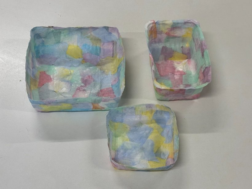 和紙でできた入れ物3つ